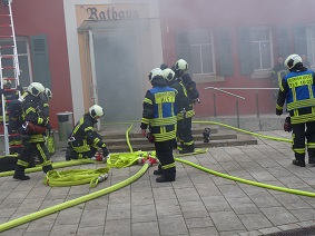 Hauptübung der Freiwilligen Feuerwehr Asperg am Rathaus