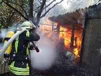 B2 - Gartenhausbrand