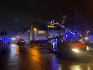 H1 - Rettung mit DLK Gebäude