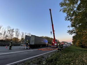 H4 - VU unkl. Lage LKW
