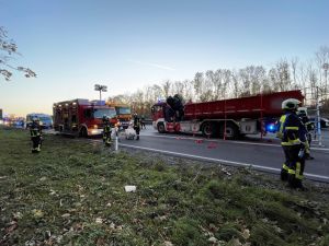 H4 - VU unkl. Lage LKW