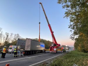 H4 - VU unkl. Lage LKW