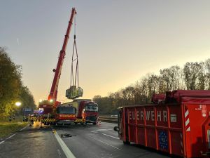 H4 - VU unkl. Lage LKW