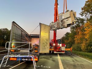 H4 - VU unkl. Lage LKW