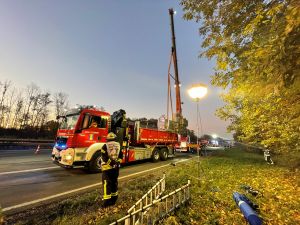 H4 - VU unkl. Lage LKW