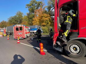 H4 - VU unkl. Lage LKW