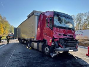H4 - VU unkl. Lage LKW