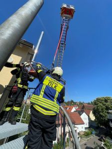 H1 - Rettung mit DLK Gebäude