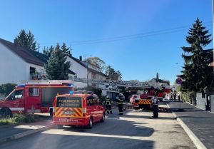 H1 - Rettung mit DLK Gebäude
