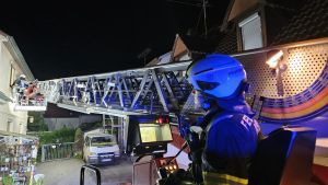 H1 - Rettung mit DLK Gebäude