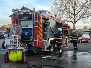 H4 - VU 1 Person eingeklemmt Bus