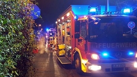 Praxisübung der Feuerwehr Asperg am Freibad