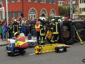 Feuerwehr und Rettungsdienst bei der Hauptübung